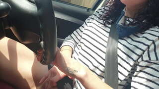 Катаюсь на коомдук болду, играя өз маленькой киской