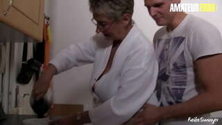 REIFE SWINGER-#Erna-เหมือนใหญ่ก้นเสือภูเขากระโดดขึ้นไอ้จ้อนและยังไม่ทันได้จิบซักอึกเลชายของเธอ