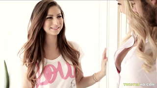 ���ುಗ್ಧ ಅಂಗನವಾಡಿ ಪಡೆಯುತ್ತದೆ threesomed