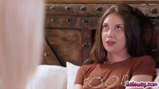 Slepena Mīlestība Starp Divām Seksīgām Lesbietēm