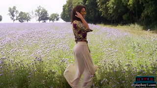 Busty Hungarian SPANISH modail gets nude agus a &#039; coimhead fìor hot naked