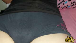 ���้องสาวแตะต้องจิ๋มของเธอในด้านหน้าของน้องชายของเธอ