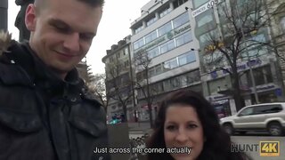 ЛОВ НА 4К.Ловац проналази жадную шлюху Јослин Зет на тргу Вацлава у Прагу ЛОВ НА 4К.Ловац проналази жадную шлюху Јослин Зет на тргу Вацлава у Прагу