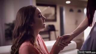 Teen brzo mijenja sastanak vrijeme s njom seko je sa devojkom koju je upoznala online.Ona se mijenja sebi da izgledaju kao da joj sestra i pojavi ifo joj datume kuću.Manipuliše devojka u seksu