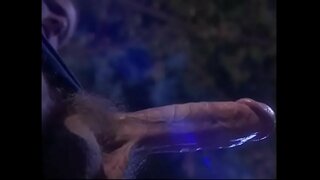 Busty ravenhaired kūdikis gauna daužė iki votary kaip ritualas Velnio kultas